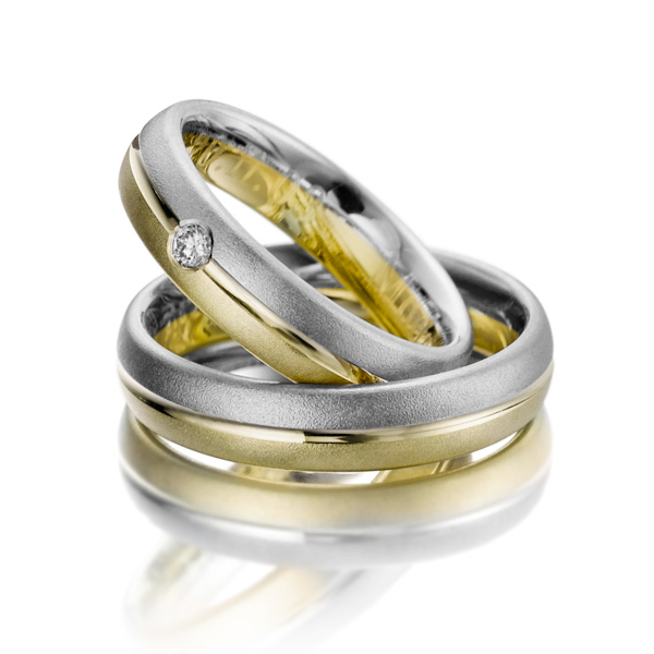 Set de Verighete din Aur Galben si Aur Alb de 14kt cu un Diamant Rotund Briliant-img1