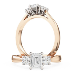 Inel de Logodna cu 3 Diamante Dama Aur Roz si Aur Alb 18kt cu un Diamant Central Forma Smarald si 2 Diamante Rotund Briliant