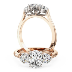 Inel de Logodna cu 3 Diamante Dama Aur Roz&Alb 18kt cu un Diamant Oval si 2 Diamante Rotund Briliant in Setare Gheare